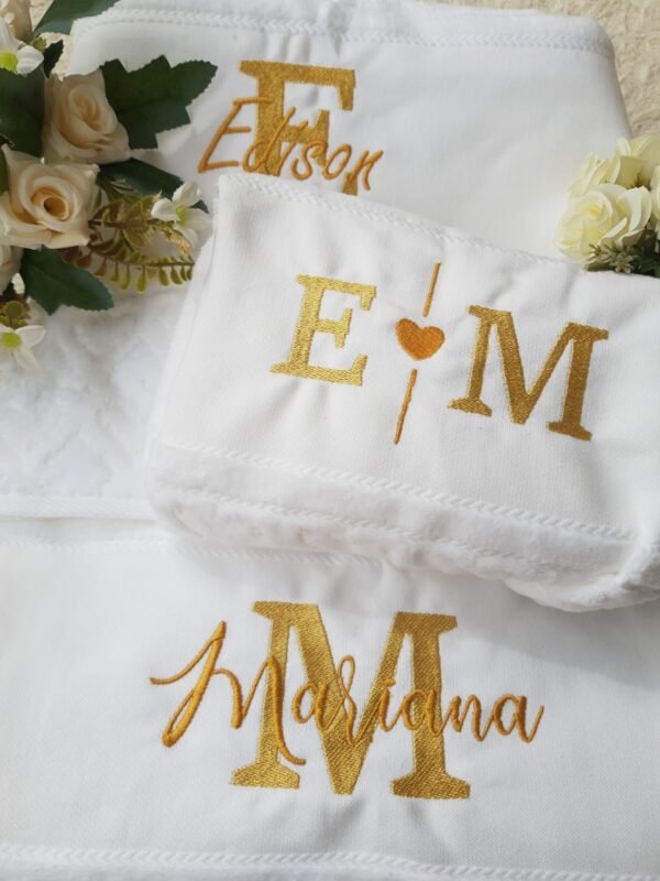 Conjunto Duas Toalhas de Banho e Uma de Rosto Personalizadas - Image 4
